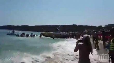 силен вятър запрати туристи парашут дърво каваци видео