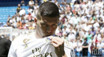 новото острие кралате удари здраво масата