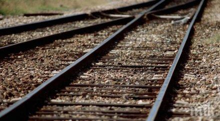 влак прегази мигрант гърция