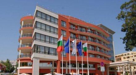 война несебър връщат мутренските времена пълен туристи хотел осъмна блокиран стари коли снимки