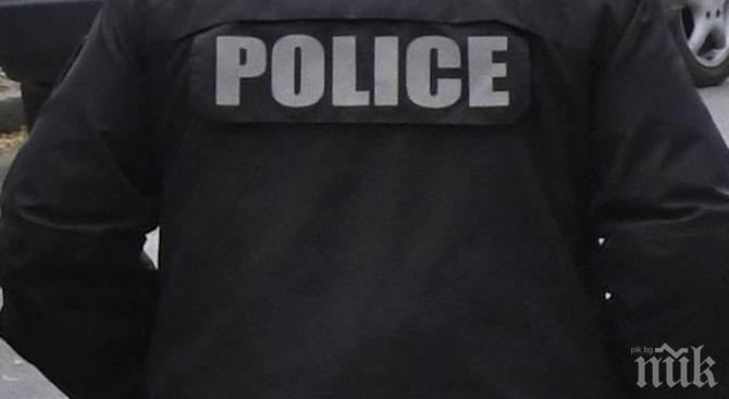 Броиш 60 лева и ставаш... полицай