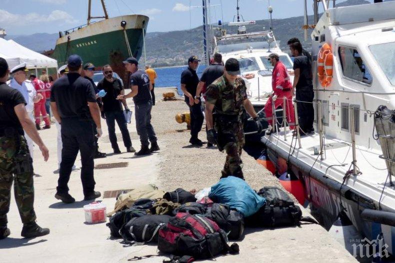 НАШЕСТВИЕ: Нелегални мигранти щурмуват Гърция