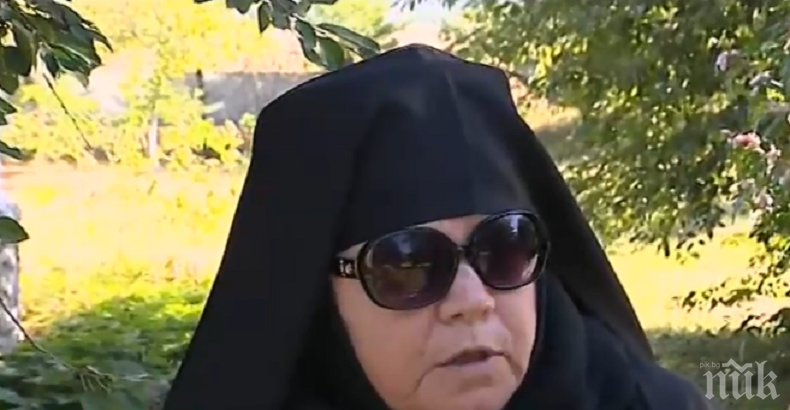 СИЛНА ВЯРА: Монахиня сама се грижи за Огняновския манастир със 140 лв. на месец - няма ток и вода, крадци я нападат постоянно