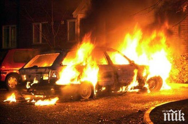 ПАЛЕЖ: Кола изгоря във Видин
