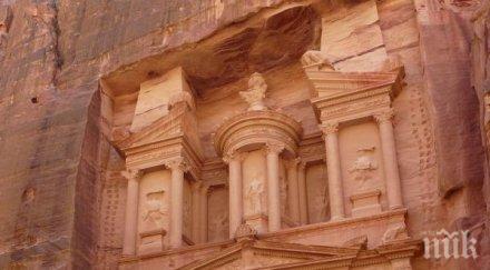 откриха стрелба автобус екскурзоводи петра