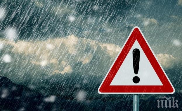 Масова евакуация в Япония заради наводнения 