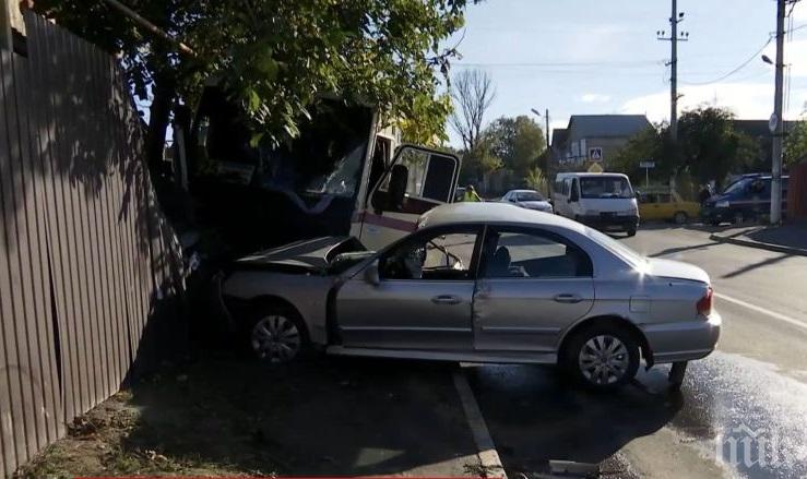 НАВРЪХ ЙОРДАНОВДЕН: 15-годишен пишлигар задигна кола и се натресе в ограда