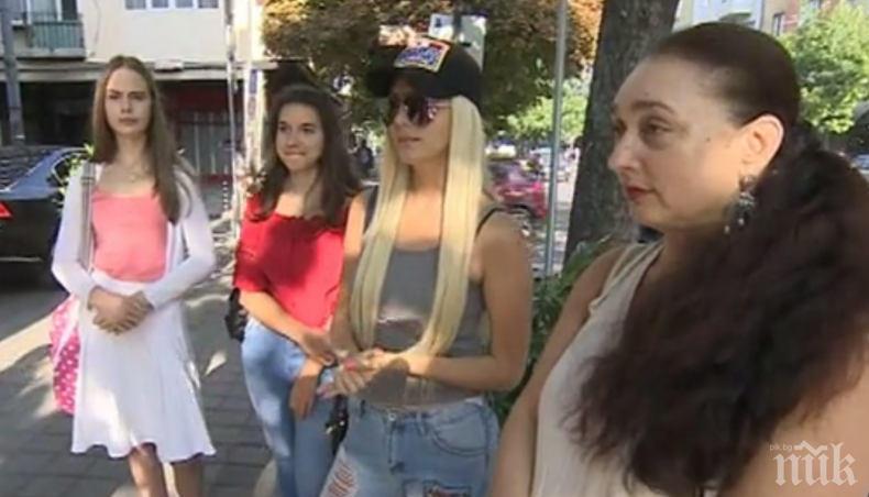 Родители скочиха в защита на директорката на Музикалното училище