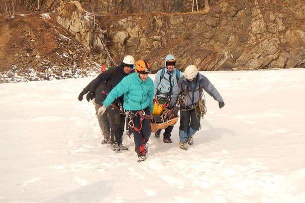 Алпинистка загина в опит да изкачи връх, след като парче скала се стовари върху нея