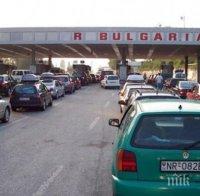 ТАПА: Гастарбайтерите блокираха граничните пунктове от Турция към България, образуваха се 25-километрови опашки