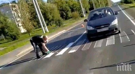 пенсионер нарисува зебра ходи хляб