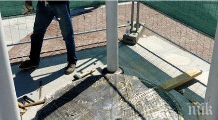 монтираха бронзова пластика разказва туристите бургас историята култовото срещи часовника снимки