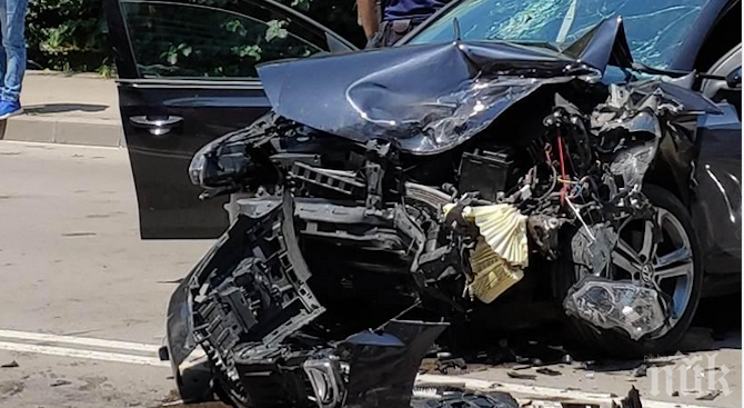 КРЪВ НА ПЪТЯ: Мъж загина при челен удар край Силистра