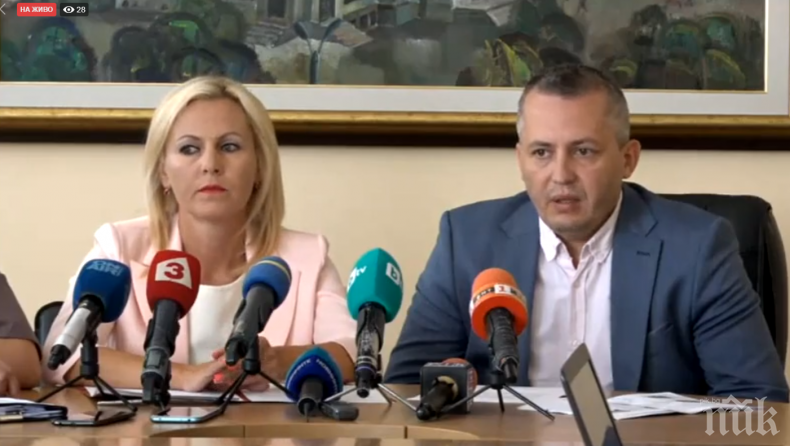 ИЗВЪНРЕДНО В ПИК TV: МВР и прокуратурата с гореща информация за заловената банда ало измамници в Левски (ОБНОВЕНА)