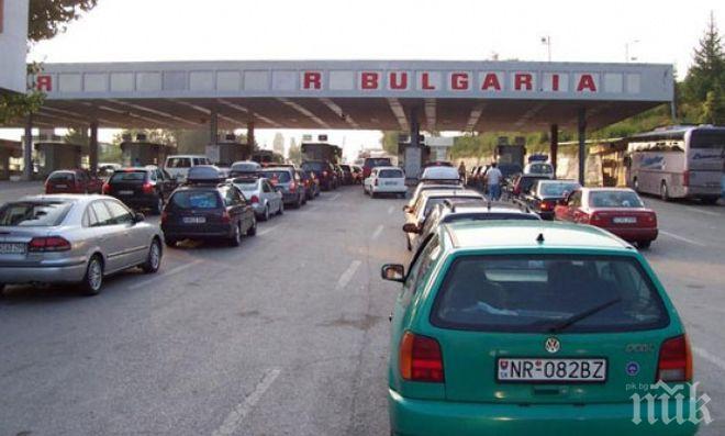 ТАПА: Гастарбайтерите блокираха граничните пунктове от Турция към България, образуваха се 25-километрови опашки