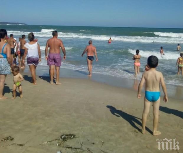 ИЗВЪНРЕДНО: Открито е тялото на детето, което изчезна в морето край Синеморец