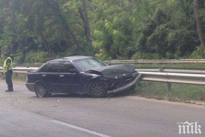 Шофьор припадна зад волана и се разби край бургаското летище