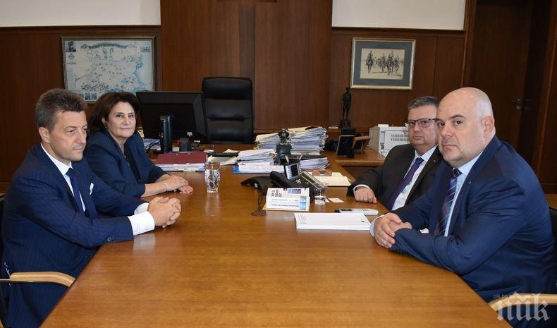 ПЪРВО В ПИК: Цацаров и Гешев на среща с Асоциацията на банките в България