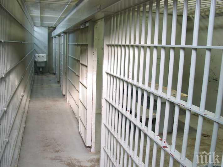 След 17 присъди: 30-годишен влиза в затвора за кражба на телефон