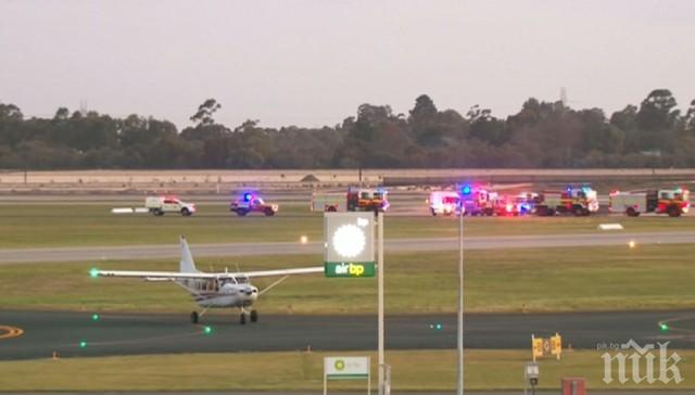 Курсист приземи успешно самолет, след като инструкторът му припадна