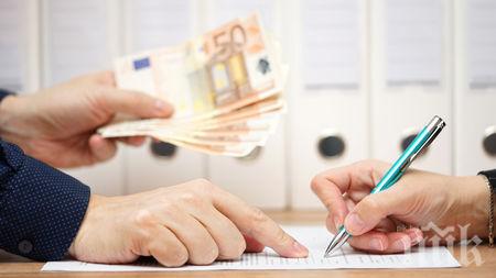 Банките вдигат таксите