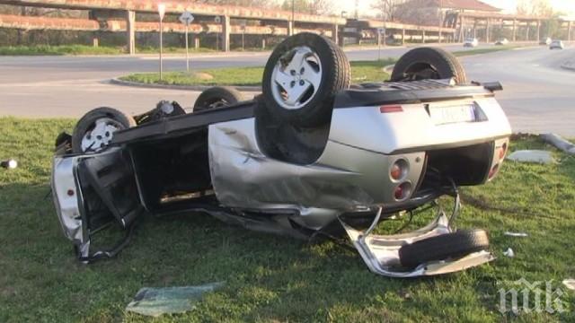 КАСКАДА: Кола се обърна по таван на пътя Айтос-Руен, пострада жена