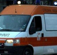 Автобус се заби в светофар до голям мол в Бургас, на шофьора му причерняло