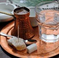 ТАБИЕТИ: Защо в Турция винаги сервират кафето с чаша вода