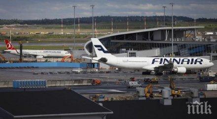 самолет кацна аварийно заради починал пътник борда