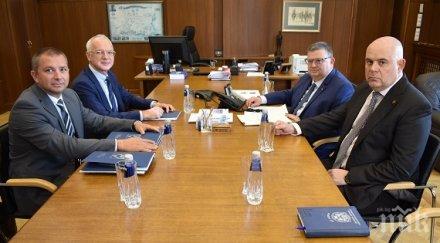 цацаров гешев обсъдиха индустриалния бизнес проблемите болничните листове