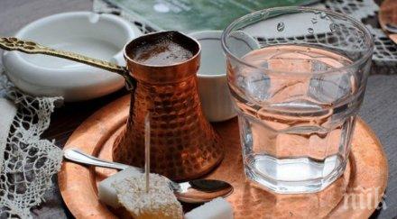 табиети турция винаги сервират кафето чаша вода