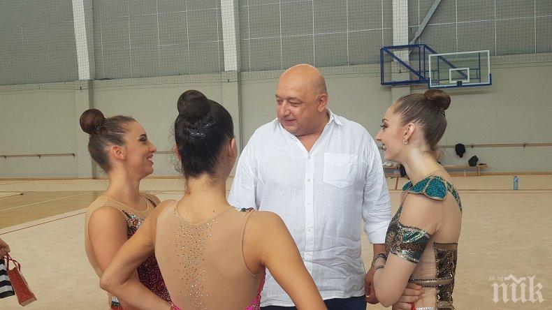 Министър Кралев изгледа съчетанията на Златните момичета дни преди Световното първенство по художествена гимнастика (СНИМКИ)