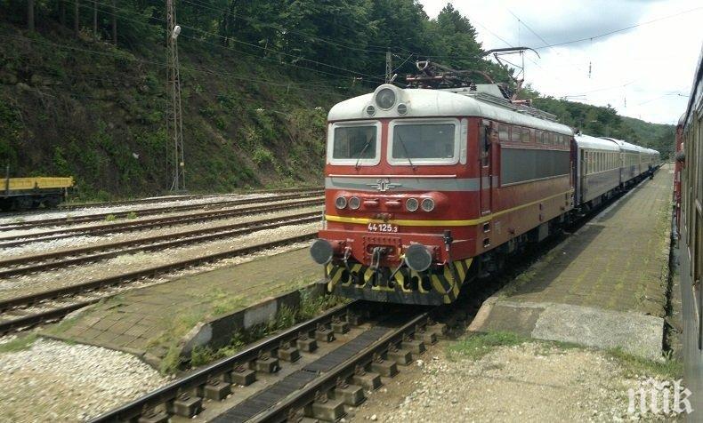 Пожар блокира бързия влак София - Варна