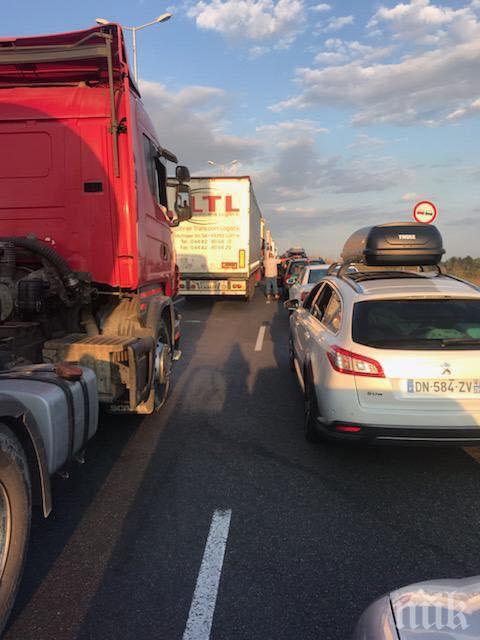 ТАПА: Колони от коли на гранични пунктове 