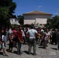 БРУТАЛНО: Роми млатят лекари и медсестри във Велико Търново