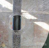 Задържаха младеж, мятал камъни по автобус с пътници