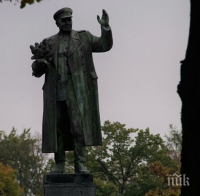 Прага демонтира паметника на Съветската армия