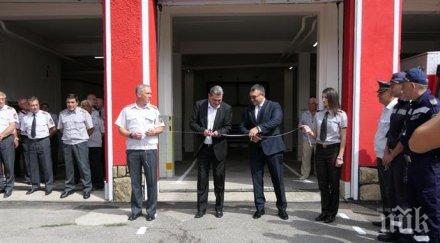 вътрешният министър поздрави пожарникарите откриха обновена сграда огнеборците снимки