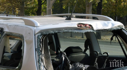 любовен триъгълник завърши изпотрошен пернишки мерцедес