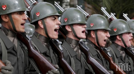 ЧИСТКАТА ПРОДЪЛЖАВА: Масови арести на военни в Турция