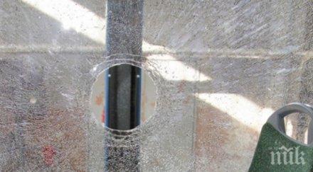 задържаха младеж мятал камъни автобус пътници