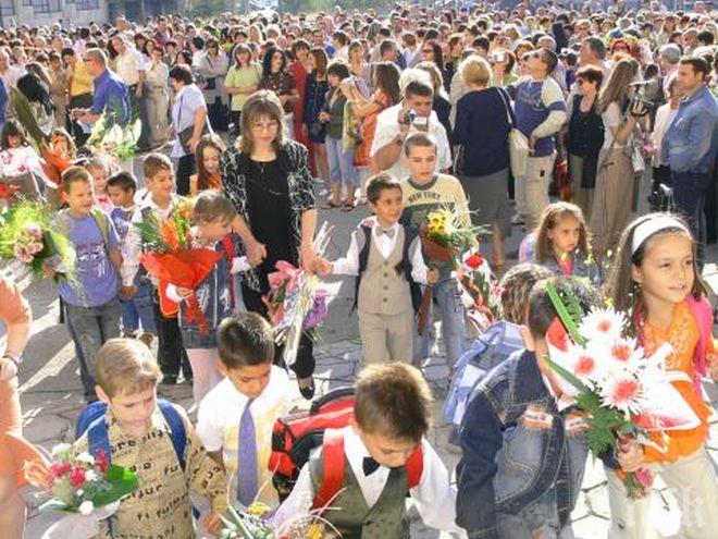 СМЕТКИ: По 180 лв. броят родители за първия учебен ден в Бургас