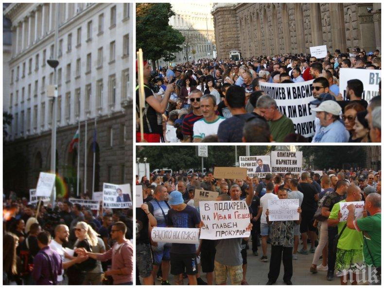 ИЗВЪНРЕДНО В ПИК TV: Над 2500 души се стекоха на Марш за законност в София срещу олигарсите, ограбили България, и атаките им срещу съдебната власт (СНИМКИ)