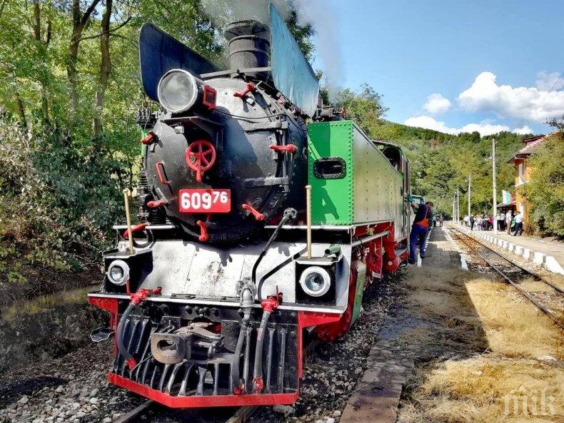 БДЖ организира още едно празнично пътуване с парен локомотив 