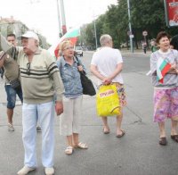 Пловдивчани блокираха Главната улица с жива верига