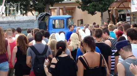 пик екшън слънчев бряг камион мутри нахлу имот очите стотици туристи видео