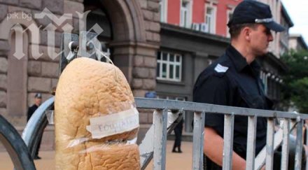 внучката милко балев яростно протестира правителството