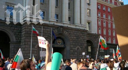 социолог протестиращите масовка челния сблъсък два олигархични клана