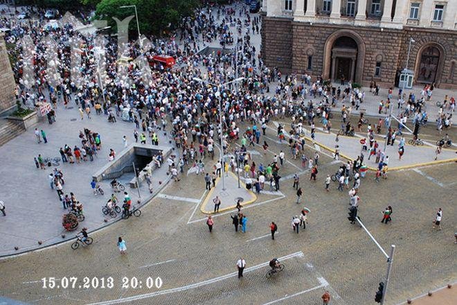 МВР: В 20,00 ч. 3500 човека са се събрали в центъра на София