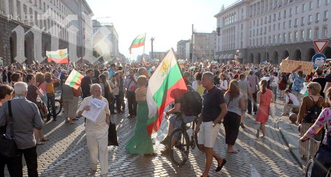 МВР: 1500 души протестират към 19,30 ч.